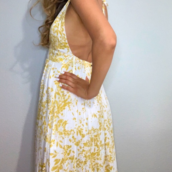 Beautiful Floral Dress - Picture 7 of 15